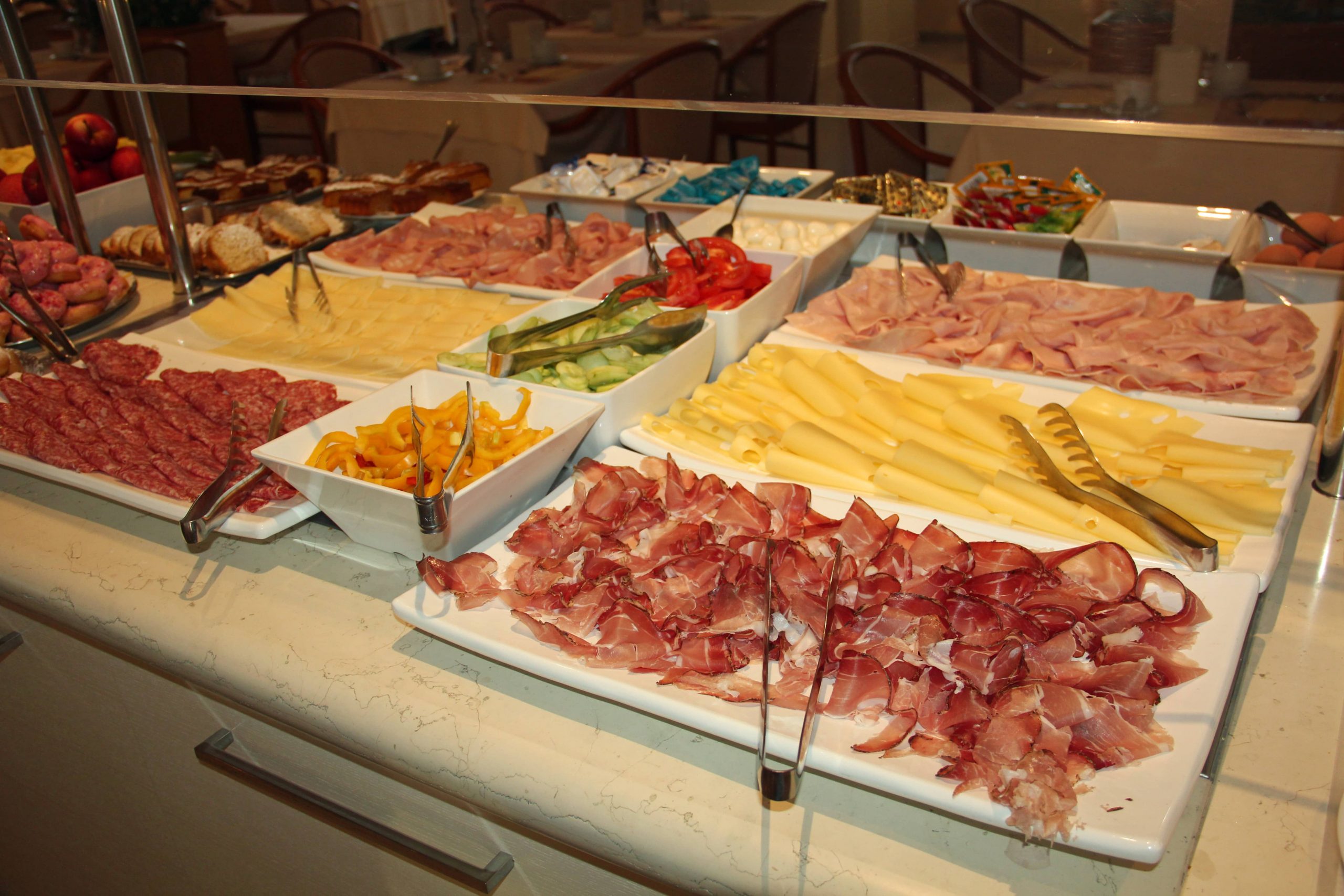 Buffet colazione salato all'hotel Conca Verde a Lignano